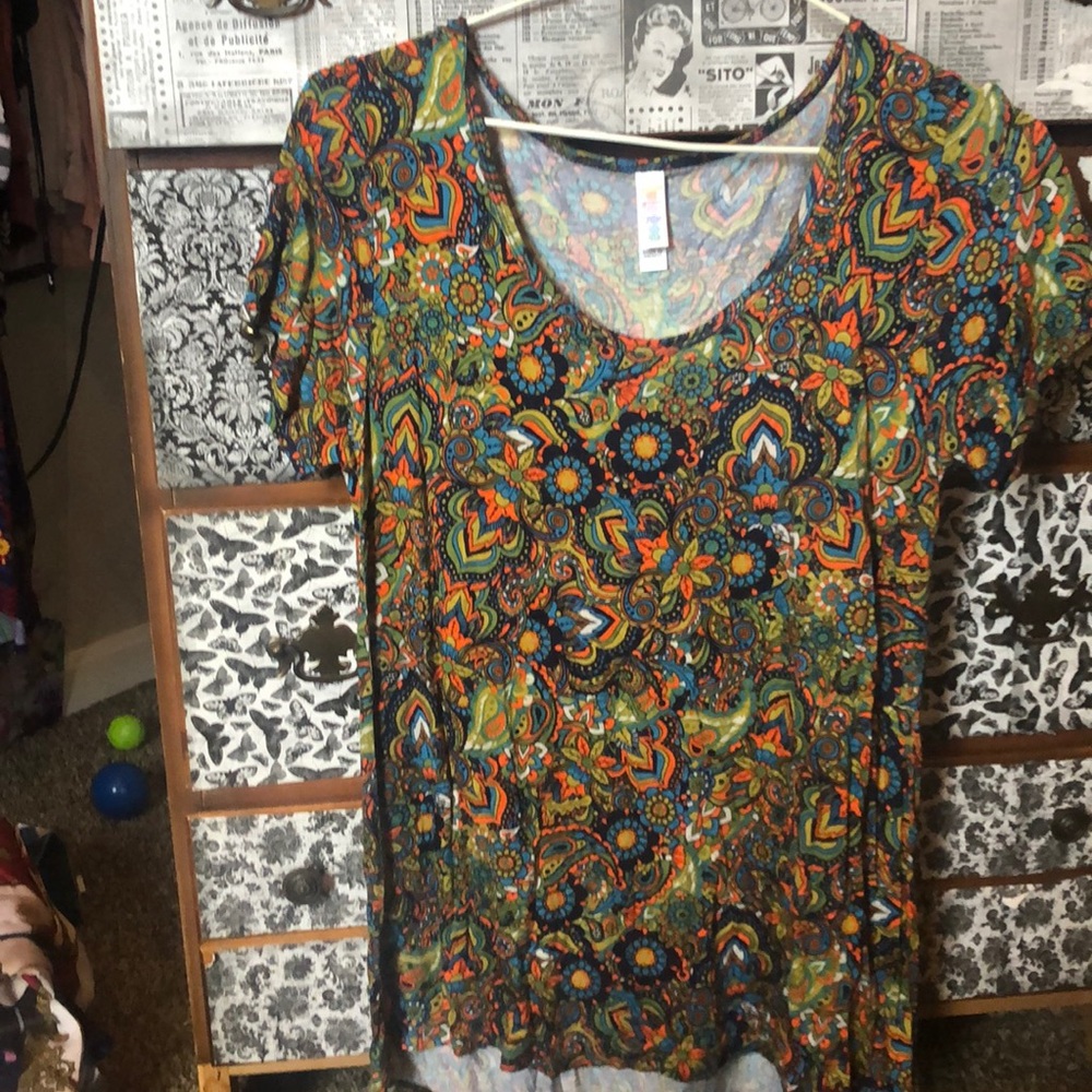 Lularoe tee